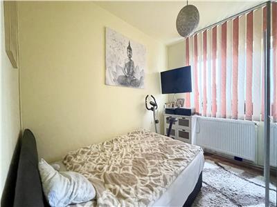 Apartament cu 3 camere, decomandat, situat in zona Soarelui