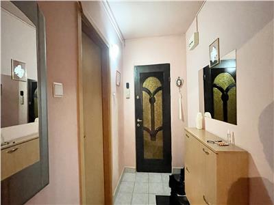 Apartament cu 3 camere, decomandat, situat in zona Soarelui