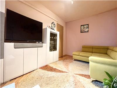 Apartament cu 3 camere, decomandat, situat in zona Soarelui