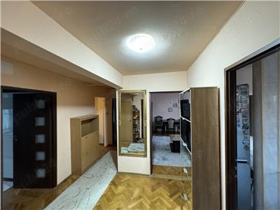 Apartament cu 3 camere in Zona Circumvalatiunii