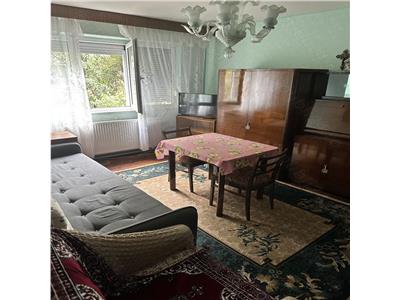 Apartament cu 3 camere, etaj 1 din 4, in Zona Dacia