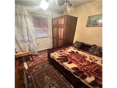 Apartament cu 3 camere, etaj 1 din 4, in Zona Dacia
