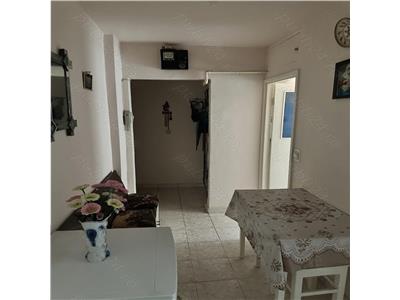Apartament cu 3 camere, etaj 1 din 4, in Zona Dacia