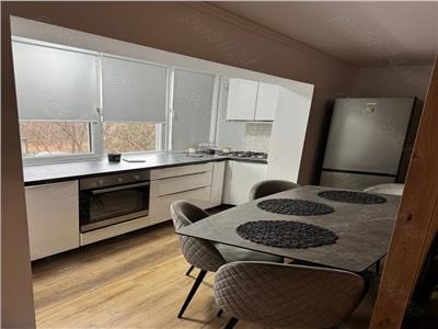 Apartament cu 3 camere in Zona Aradului, Etaj 1
