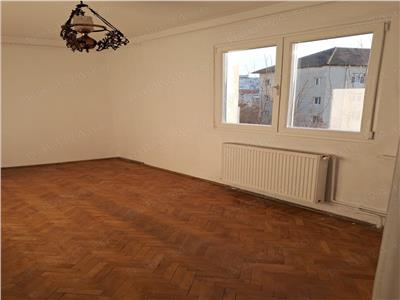 Apartament cu 3 camere in Zona Dacia