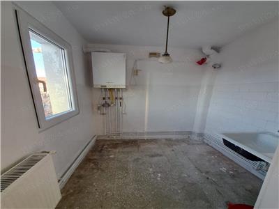 Apartament cu 3 camere in Zona Dacia