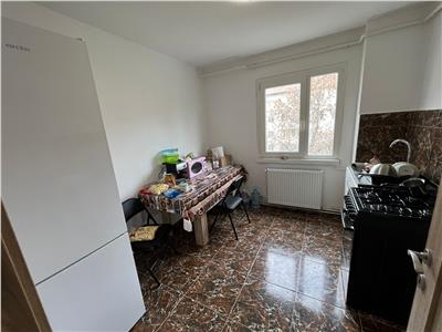 Apartament cu 3 camere in Zona Circumvalatiunii