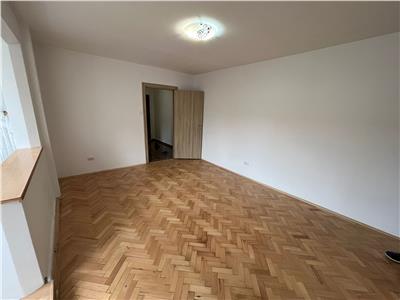 Apartament cu 3 camere in Zona Circumvalatiunii