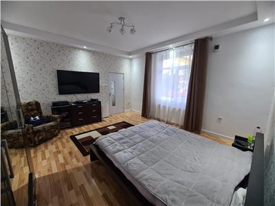 Apartament cu 3 camere in Zona Sinaia