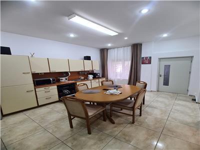 Apartament cu 3 camere in Zona Sinaia