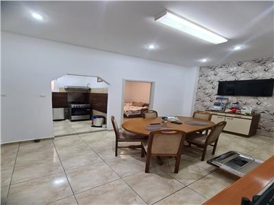 Apartament cu 3 camere in Zona Sinaia
