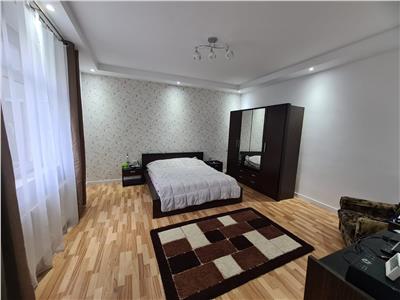 Apartament cu 3 camere in Zona Sinaia