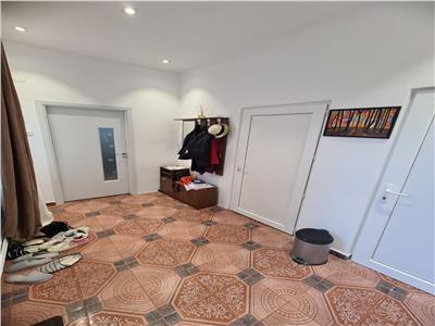Apartament cu 3 camere in Zona Sinaia