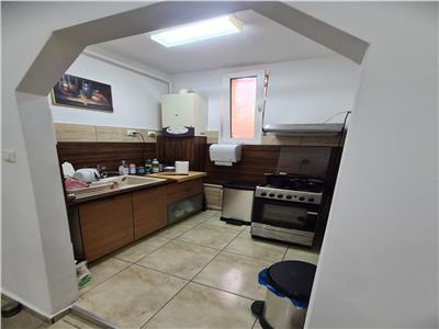Apartament cu 3 camere in Zona Sinaia