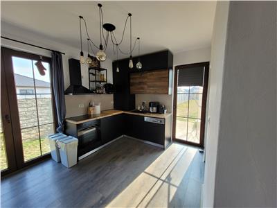 Duplex P+M cu 3 camere 72 mp utili, 544 mp teren in Bucovat