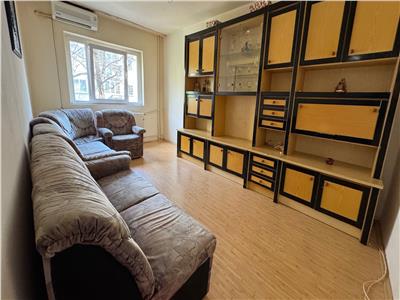 Apartament cu 3 camere, etaj 2 din 4 in zona Torontalului