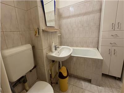 Apartament cu 3 camere, etaj 2 din 4 in zona Torontalului