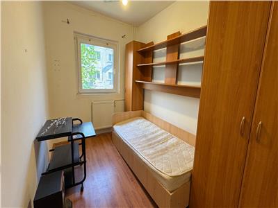 Apartament cu 3 camere, etaj 2 din 4 in zona Torontalului