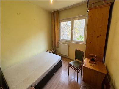 Apartament cu 3 camere, etaj 2 din 4 in zona Torontalului