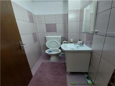 Apartament cu 3 camere, 2 bai in zona Modern