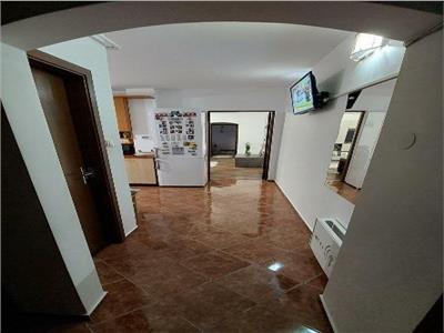 Apartament cu 3 camere, 2 bai in zona Modern
