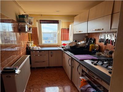 Apartament cu 3 camere in zona Dacia