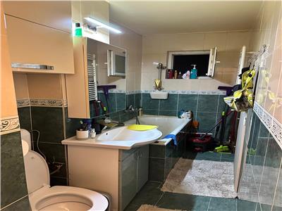 Apartament cu 3 camere in zona Dacia