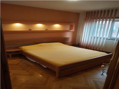 Apartament cu 3 camere in zona Soarelui