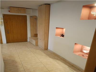 Apartament cu 3 camere in zona Soarelui