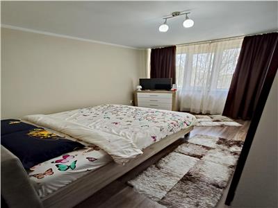Apartament cu 3 camere in zona Aradului