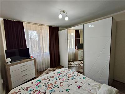 Apartament cu 3 camere in zona Aradului