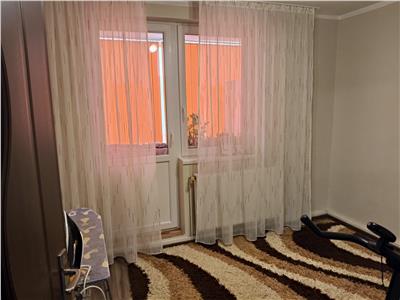 Apartament cu 3 camere in zona Aradului