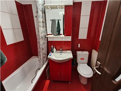 Apartament cu 3 camere in zona Aradului