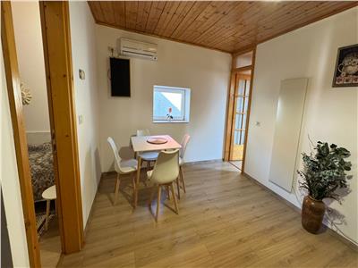 Apartament 4 camere, 2 bai, 2 bucatarii, zona Mehala