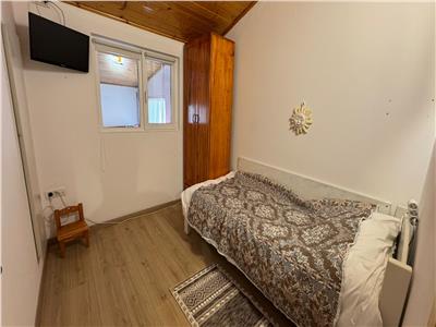 Apartament 4 camere, 2 bai, 2 bucatarii, zona Mehala