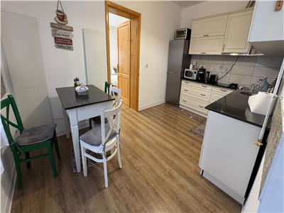 Apartament 4 camere, 2 bai, 2 bucatarii, zona Mehala