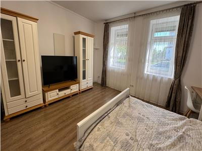 Apartament 4 camere, 2 bai, 2 bucatarii, zona Mehala
