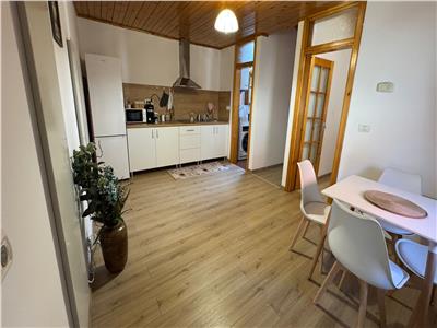 Apartament 4 camere, 2 bai, 2 bucatarii, zona Mehala