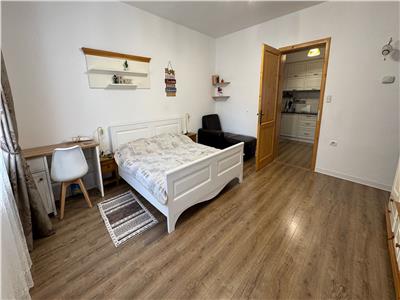 Apartament 4 camere, 2 bai, 2 bucatarii, zona Mehala
