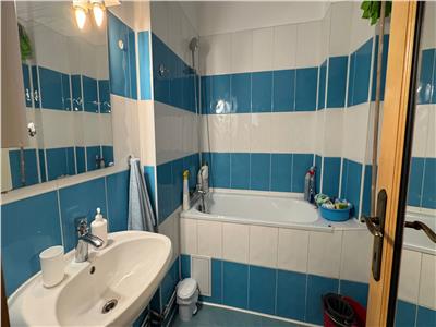 Apartament 4 camere, 2 bai, 2 bucatarii, zona Mehala