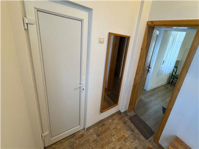 Apartament 4 camere, 2 bai, 2 bucatarii, zona Mehala