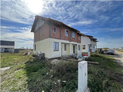 2|2 Duplex 215mp la rosu in Sacalaz