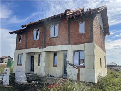 2|2 Duplex 215mp la rosu in Sacalaz