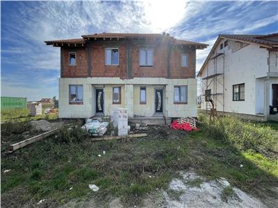 2|2 Duplex 215mp la rosu in Sacalaz