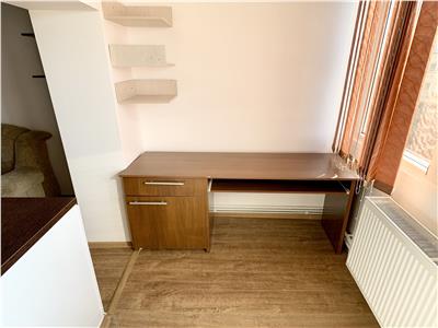 Apartament spatios cu 3 camere, decomandat situat in Calea Sagului aproape de Turist
