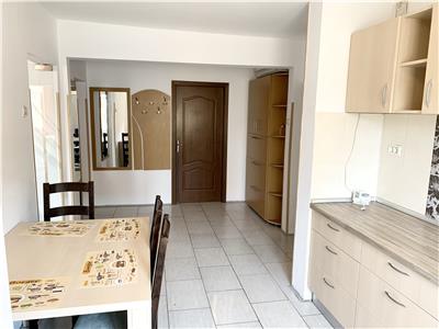 Apartament spatios cu 3 camere, decomandat situat in Calea Sagului aproape de Turist