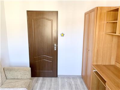 Apartament spatios cu 3 camere, decomandat situat in Calea Sagului aproape de Turist