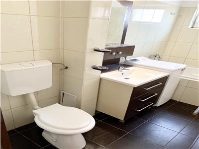 Apartament spatios cu 3 camere, decomandat situat in Calea Sagului aproape de Turist