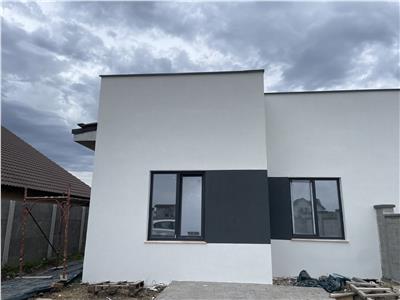 Duplex modern cu 4 camere, 2 bai situat in Mosnita Veche