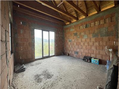 Imobil D+P+2E+M situat in Bocsa Montana